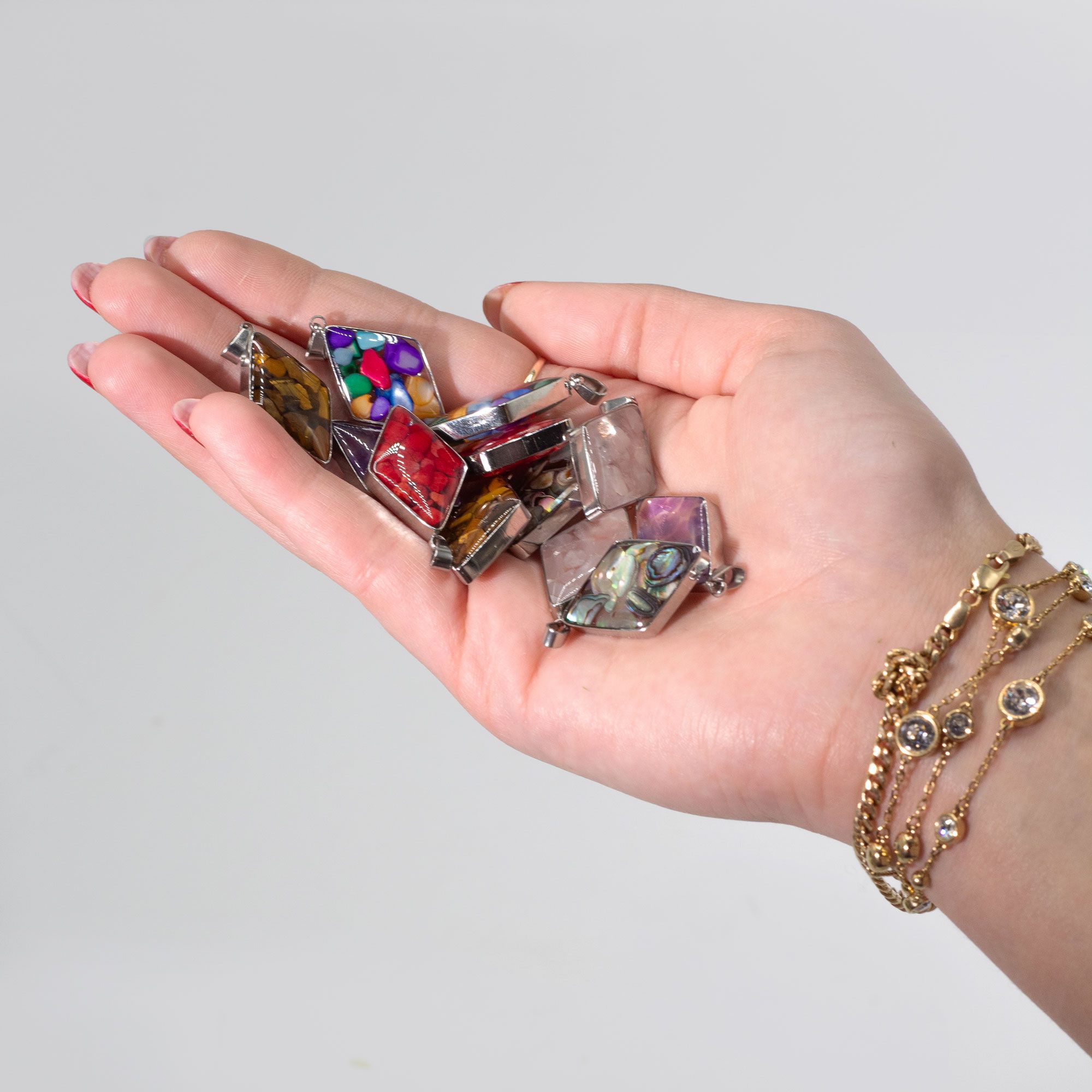 bG9jYWw6Ly9tZWRpYS85Ry9FQy82MFIzMEMxSDc0UjNFQzlHLzQ1MjU4NTY2LmpwZWc.jpg Steel Cased Pendant Diamonds - 12 Assorted Gemstone Chips & Shells - Image 2