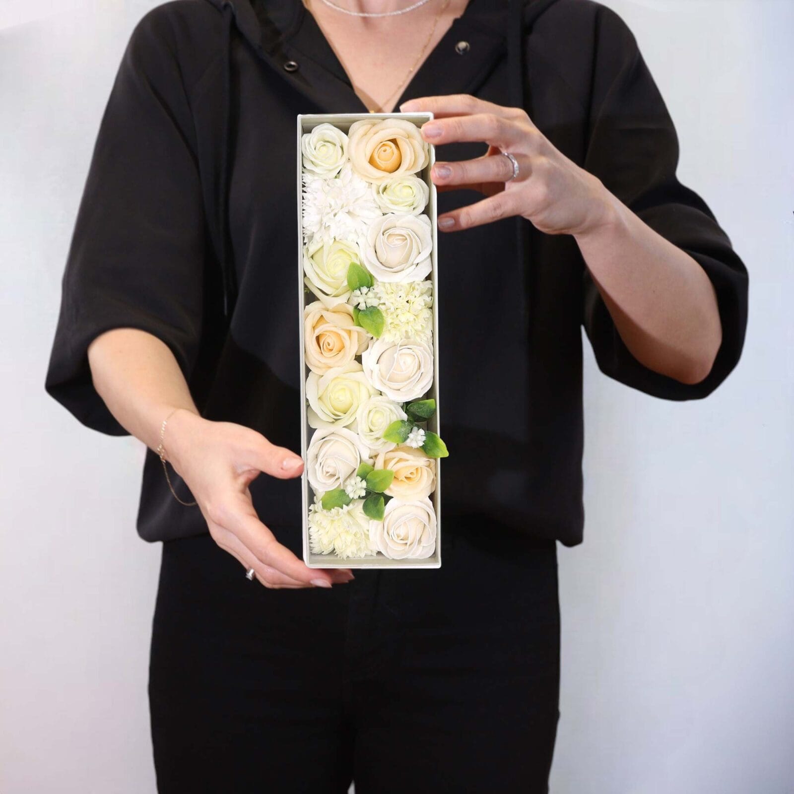 bG9jYWw6Ly9tZWRpYS85SC82RS82MFIzMEMxRzZSV0s2RTlILzQwN2UwYmYzLmpwZWc.jpg Long Box - Wedding Blessings - White & Ivory - Image 5