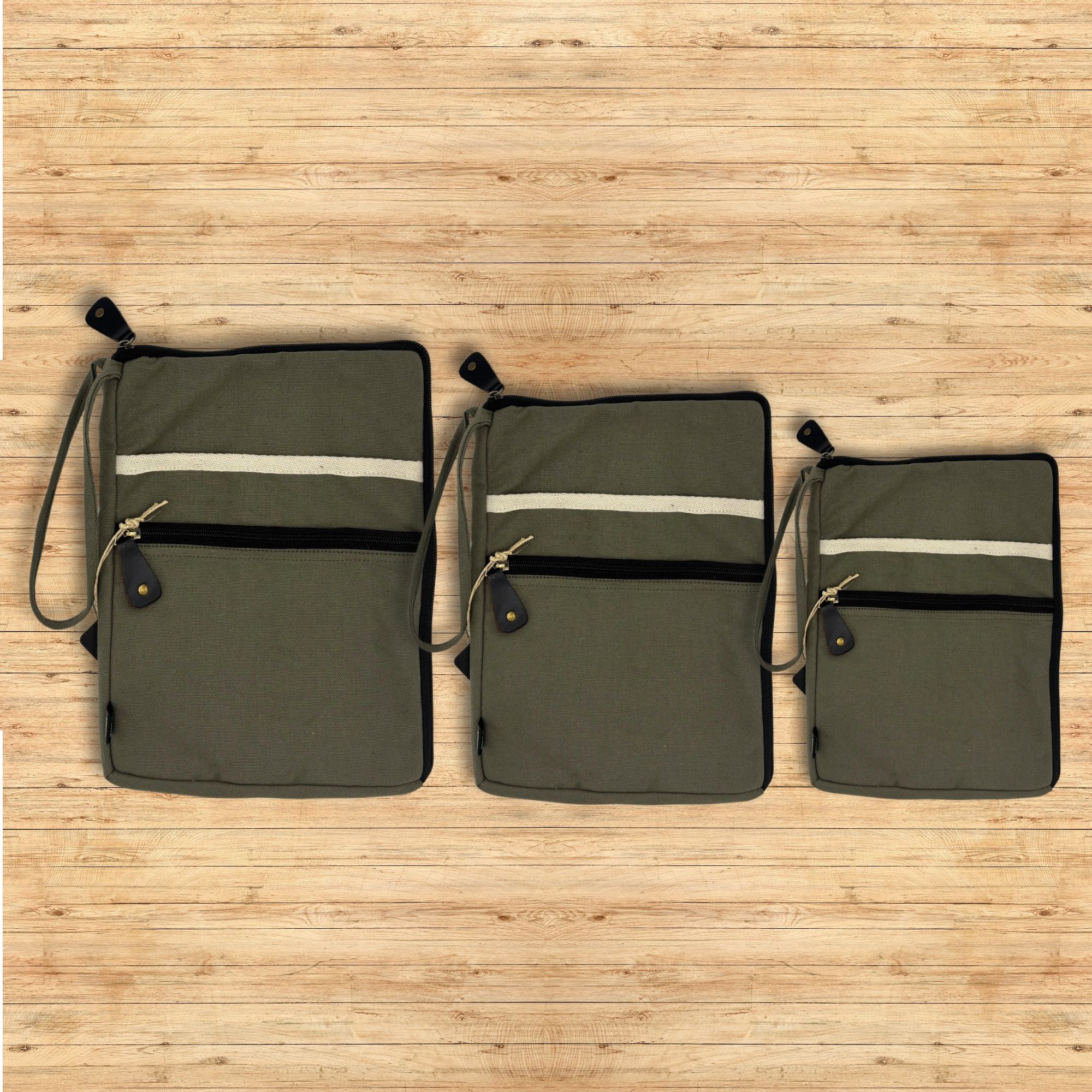 bG9jYWw6Ly9tZWRpYS85Sy9HRC82MFIzMEMxRzZXVDNHRDlLLzk1MGExMDAyLmpwZWc-2.jpg Canvas Travel Laptop Pouch - Olive - Image 3