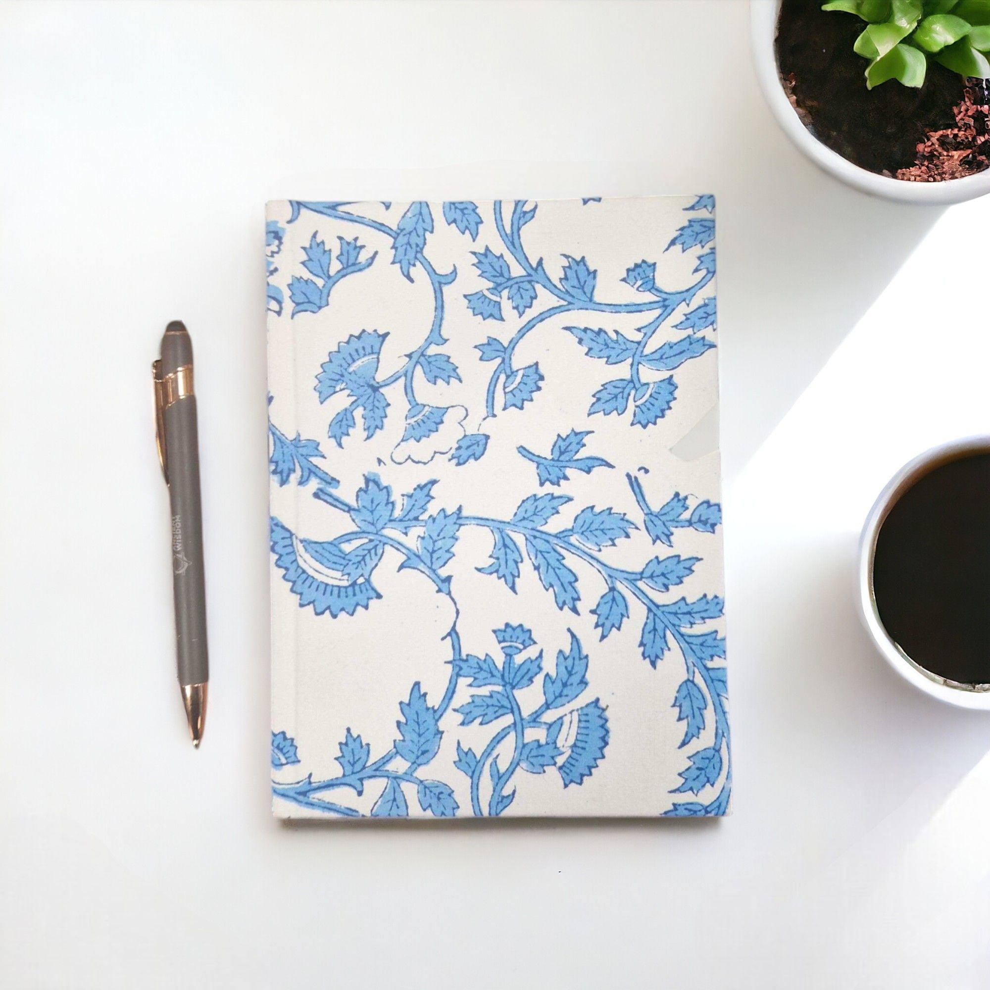 bG9jYWw6Ly9tZWRpYS85TS8wRS82MFIzMEMxRzZXUzMwRTlNLzhjYmI5MzQ0LmpwZWc.jpg Cotton Bound Notebooks 20x15cm - 96 pages - Pale Blue Floral - Image 2
