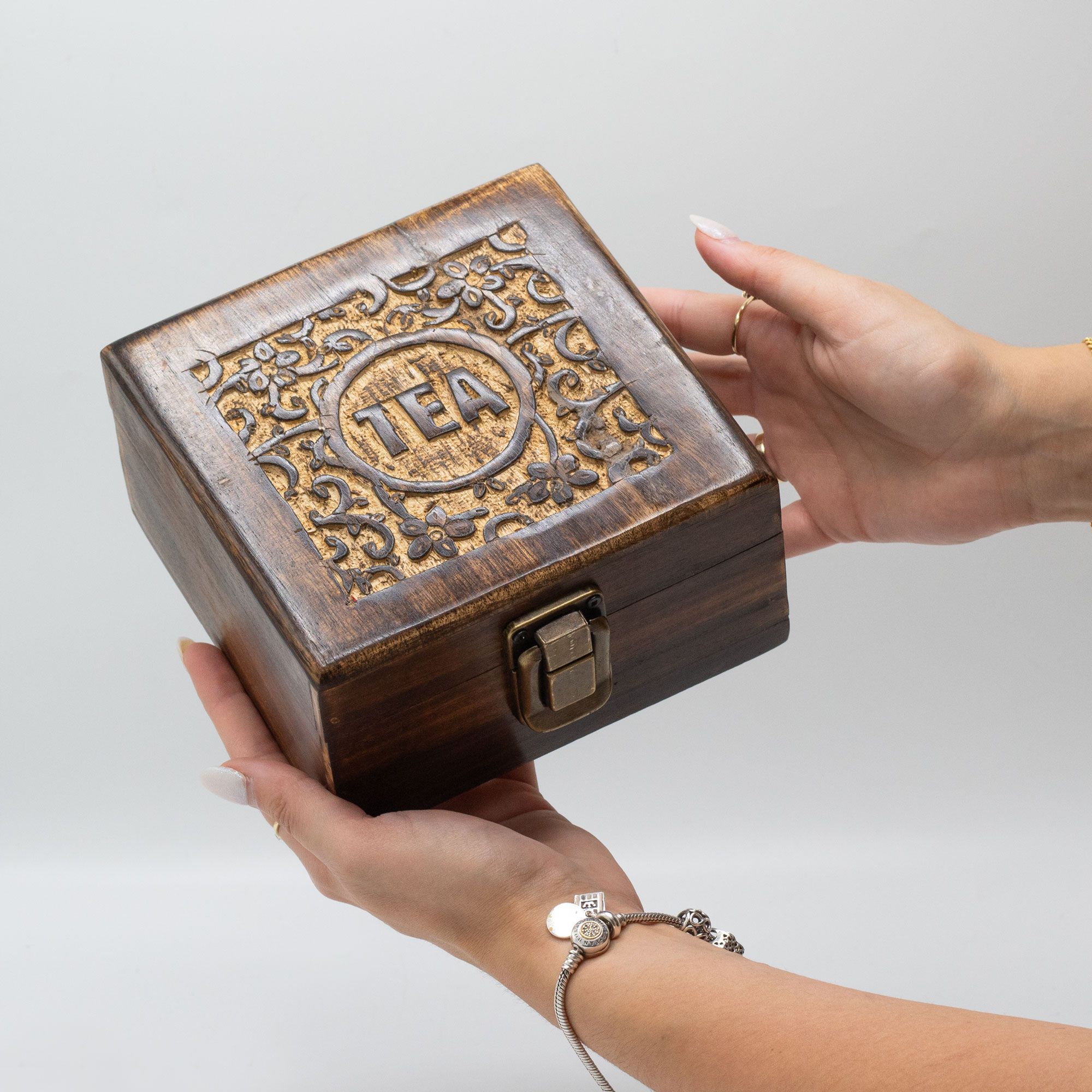 bG9jYWw6Ly9tZWRpYS85Ti8wRS82MFIzMEMxRzZXVDMwRTlOLzgwOWJhNTJiLmpwZWc.jpg Mango Carved Tea Box (4 compartments) - Image 5