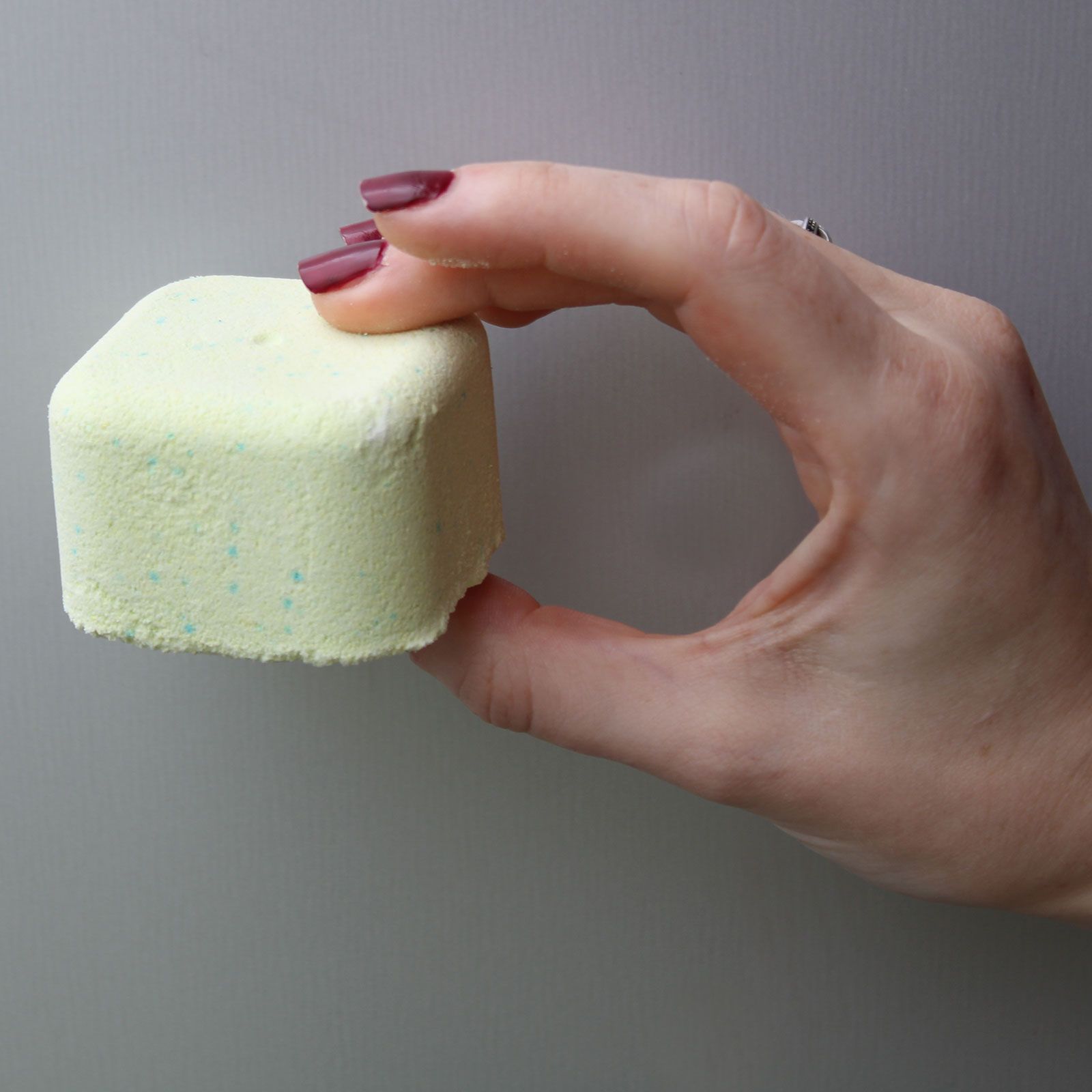 bG9jYWw6Ly9tZWRpYS85Ti9KRC82MFIzMEMxRzZNV0tKRDlOLzY3MDU1ZDYyLmpwZWc.jpg Aromatherapy Shower Steamer 80g - Post-Workout - Image 3