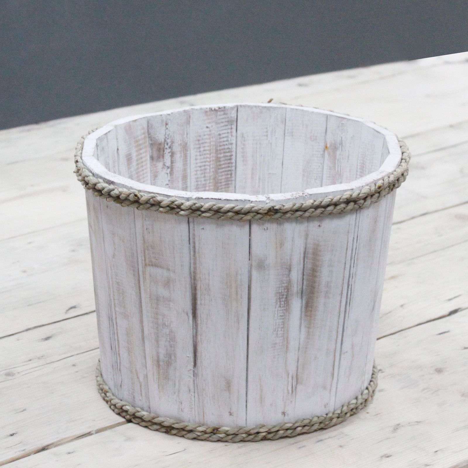 bG9jYWw6Ly9tZWRpYS85UC8wRS82MFIzMEMxRzZNVEswRTlQL2Y1ZDYzOWRiLmpwZWc.jpg Small Nautical Display Tub - Whitewash 21x29cm - Image 4