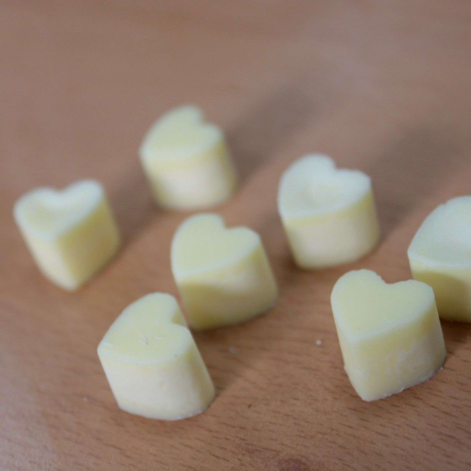 bG9jYWw6Ly9tZWRpYS85Ui84RS82MFIzMEMxRzZHVzM4RTlSL2I4OTg2MGNmLmpwZWc.jpg Aroma Wax Melts - Nutmeg & Lemon - Image 2