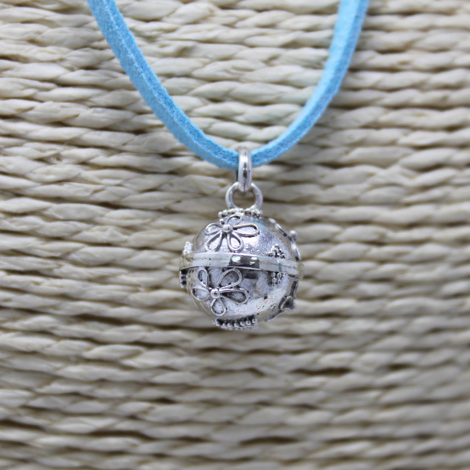 bG9jYWw6Ly9tZWRpYS85Ui9BRC82MFIzMEMxRzZDVDNBRDlSLzY4OGI4ZmUwLmpwZWc.jpg Silver Angel Bell - Grace - 12mm - Image 2