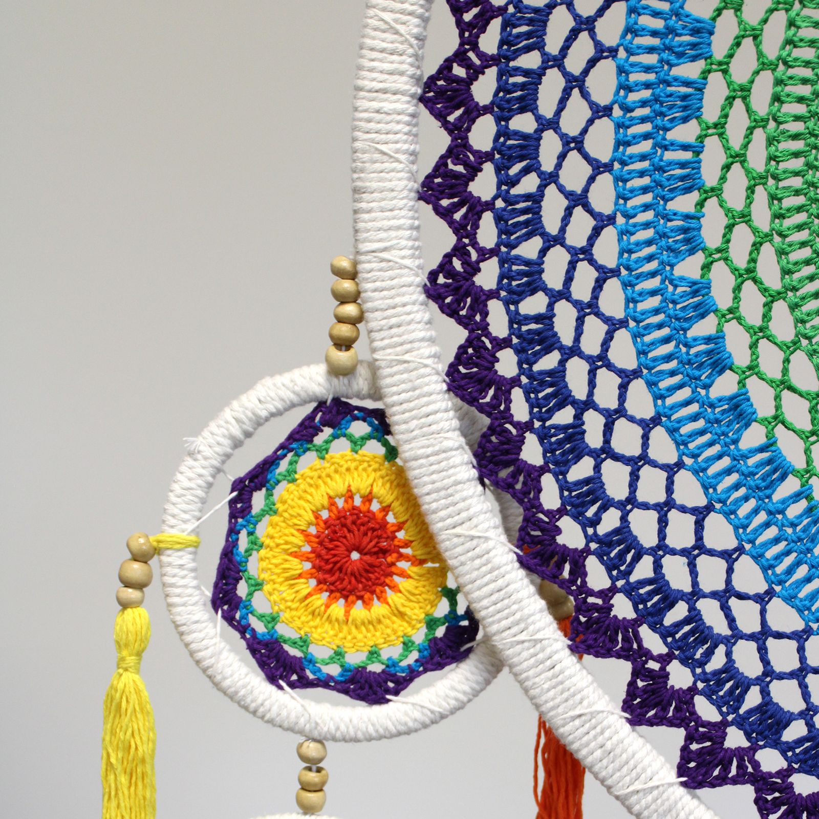 bG9jYWw6Ly9tZWRpYS8xRy9KRC82MFIzMEMxRzZSVEtKRDFHLzE4NDNiNjYzLmpwZWc-1.jpg Extra Large Dreancatcher - Vivid Rainbow - Image 2