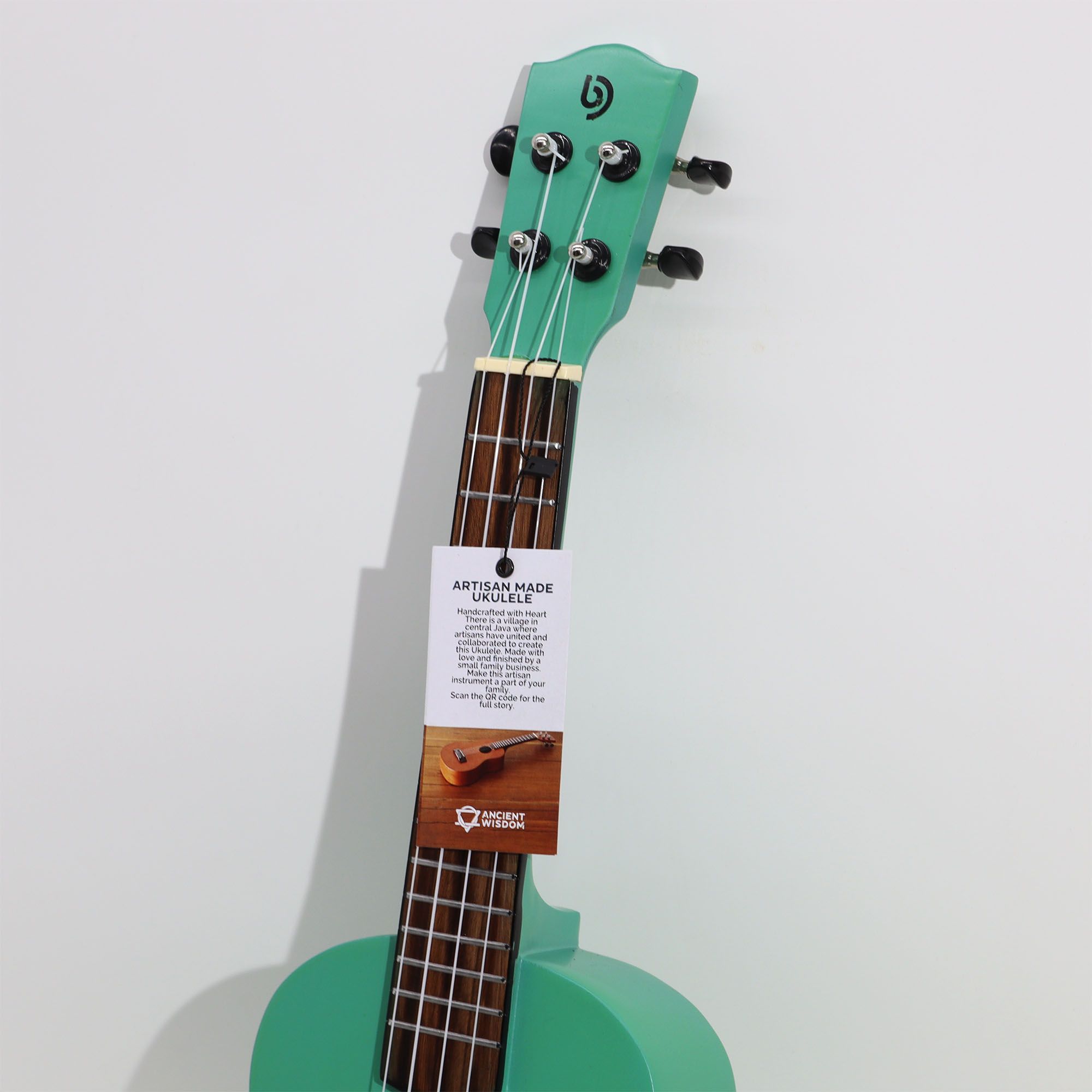 bG9jYWw6Ly9tZWRpYS8xSC9DRC82MFIzMEMxSDcwV0tDRDFILzljNTZlZTQwLmpwZWc-4.jpg Artisan Made Ukulele - Orange Sunburst Finish (4 String)