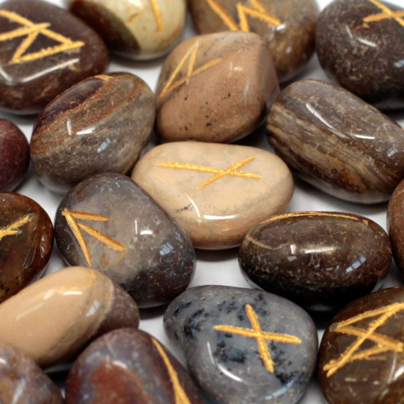bG9jYWw6Ly9tZWRpYS8xSi9KQy82MFIzMEMxRzZDU0tKQzFKLzY3NTJkYzUyLmpwZWc.jpg Runes Stone Set in Pouch - Fancy Jasper - Image 3