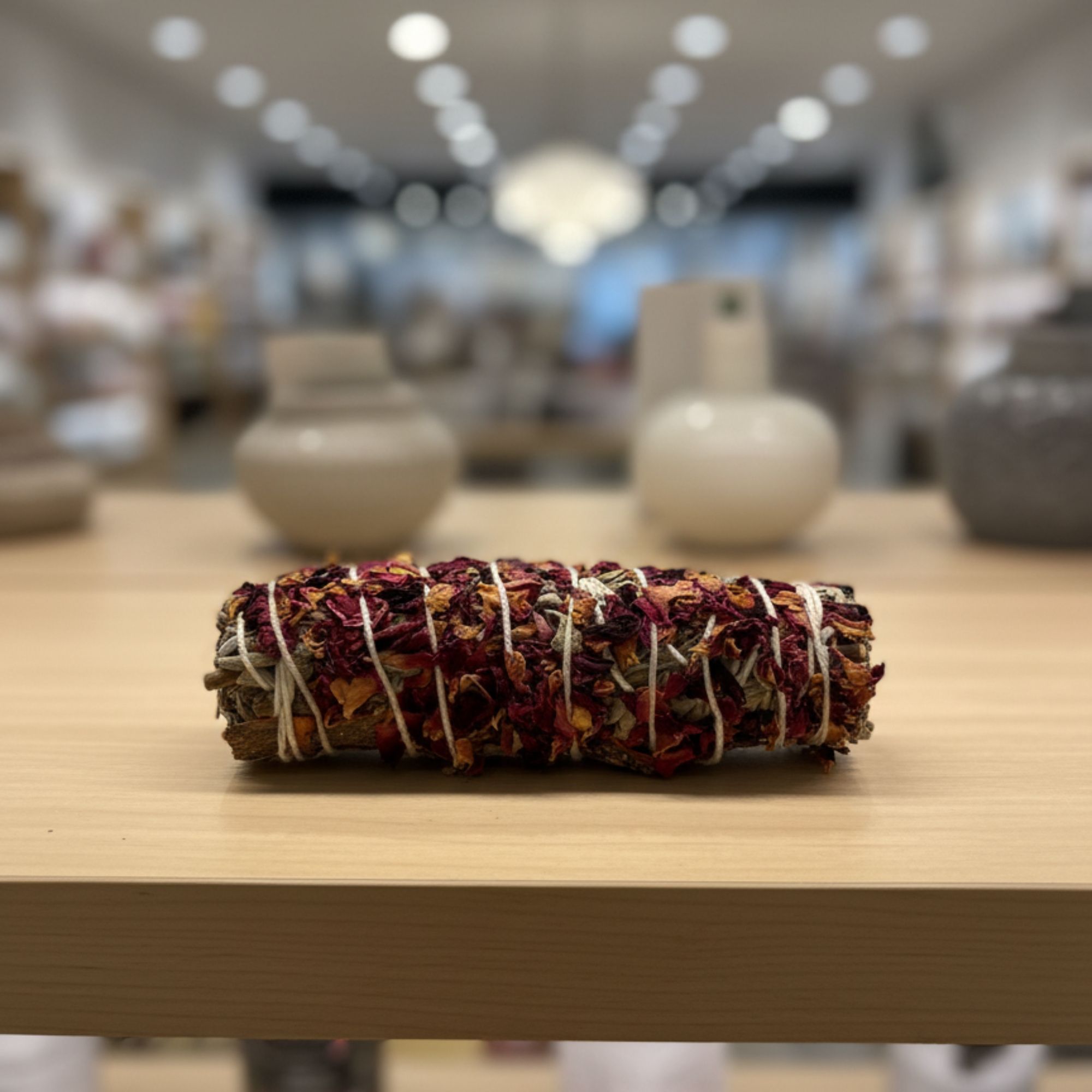 bG9jYWw6Ly9tZWRpYS8xSy8yRC82MFIzMEMxSjY0UksyRDFLLzlhMmNlMDc1LmpwZw.jpg Banjara Smudge - Vetiver and Pachuli - Image 2