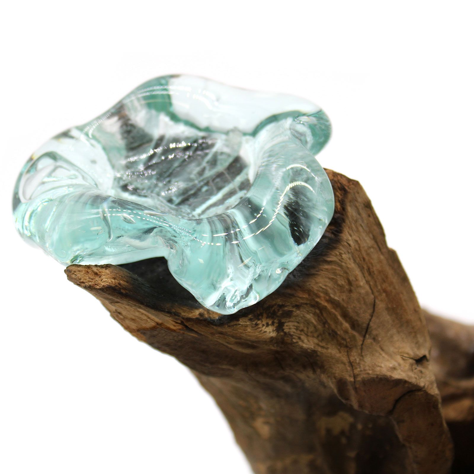 bG9jYWw6Ly9tZWRpYS8xTS9BQy82MFIzMEMxRzZSVjNBQzFNLzgzYjEyN2I1LmpwZWc.jpg Molton Glass Triple Candle Holder on Wood - Image 6