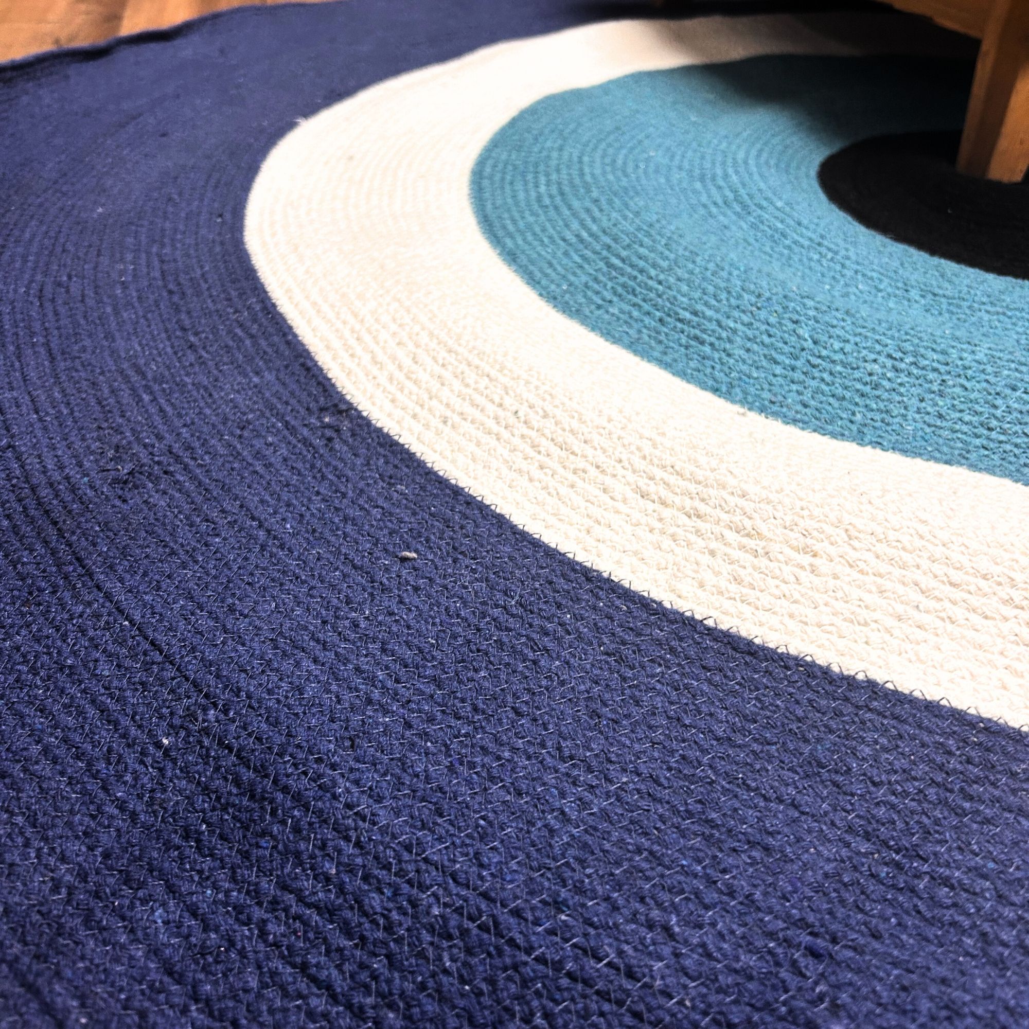 bG9jYWw6Ly9tZWRpYS8xUC84Qy82MFIzMEMxRzZXVDM4QzFQLzBmM2EzMWVjLmpwZWc.jpg Cotton Rope Evil Eye Rug - Image 3