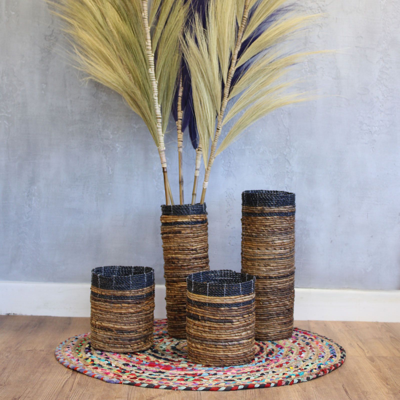 bG9jYWw6Ly9tZWRpYS8xUy80RC82MFIzMEMxRzZSVEs0RDFTLzEzYjFkOGQzLmpwZWc.jpg Banana Leaf Set - 2 Vase & 2 Bins - Image 8