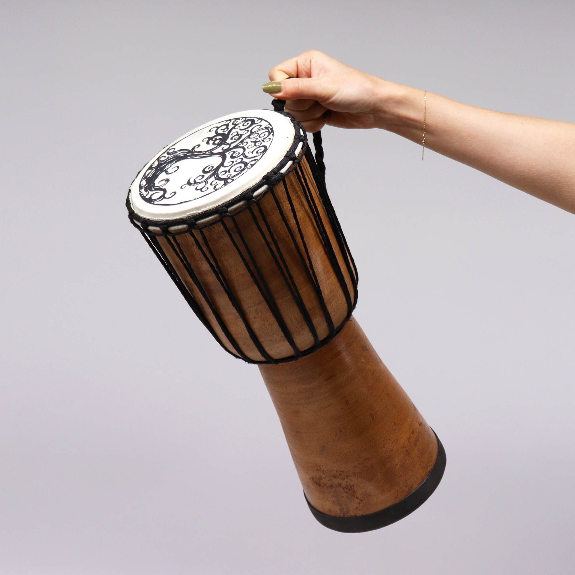 bG9jYWw6Ly9tZWRpYS9IRy9BQy82MFIzMEMxRzZXUjNBQ0hHL2UyMmMwODk0LmpwZWc.jpg Tree of Life Wide Top Djembe Drum - 18cm - Image 5