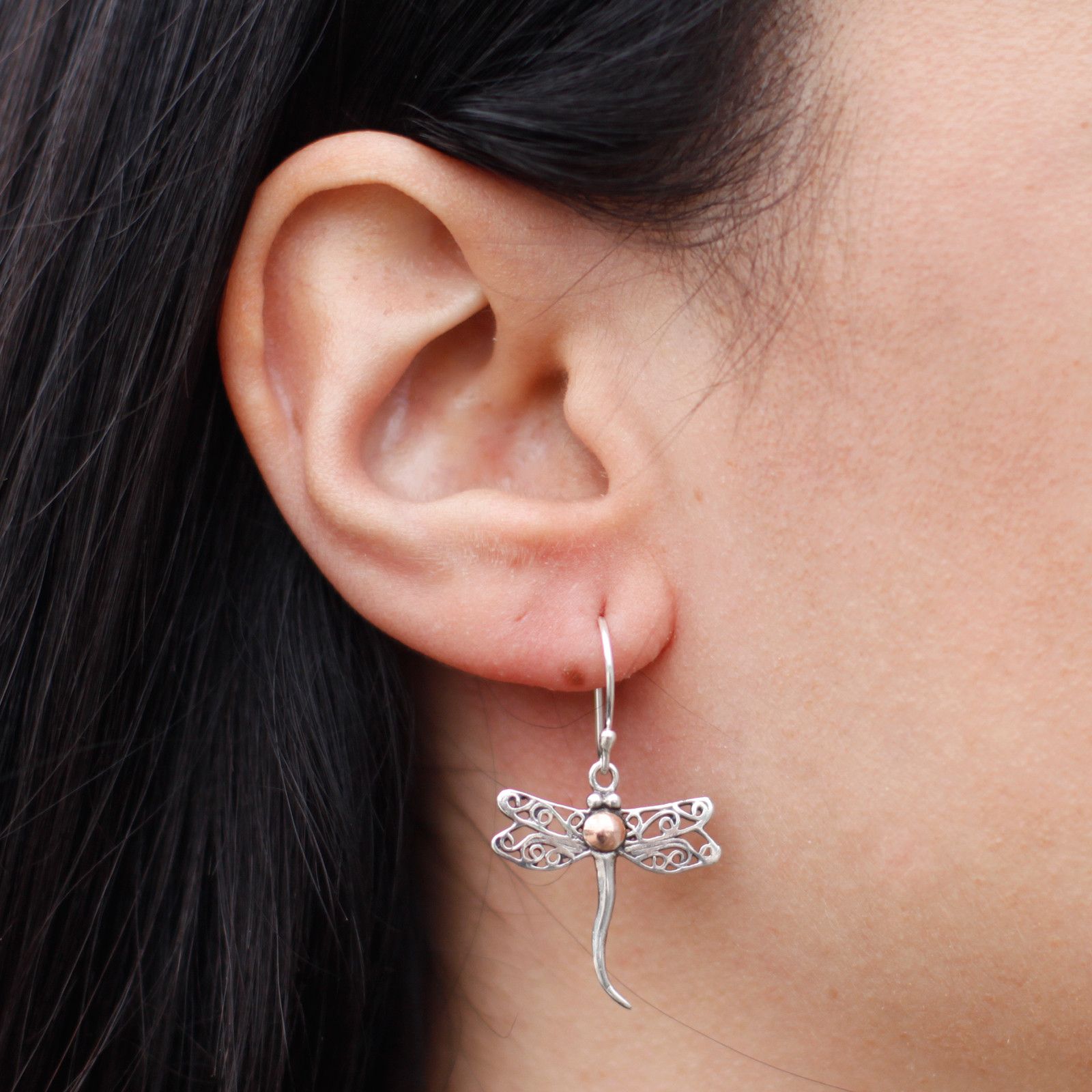bG9jYWw6Ly9tZWRpYS9ISC9KQy82MFIzMEMxRzZNVEtKQ0hIL2NiODc5Njc5LmpwZWc.jpg Silver & Gold Earring - Dragonflies