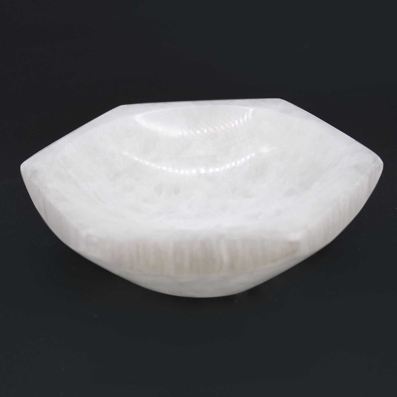 bG9jYWw6Ly9tZWRpYS9ISi8wQy82MFIzMEMxRzZSVjMwQ0hKL2Y5MDgzMWNhLmpwZWc.jpg Selenite Hex Bowl - 15cm - Image 3