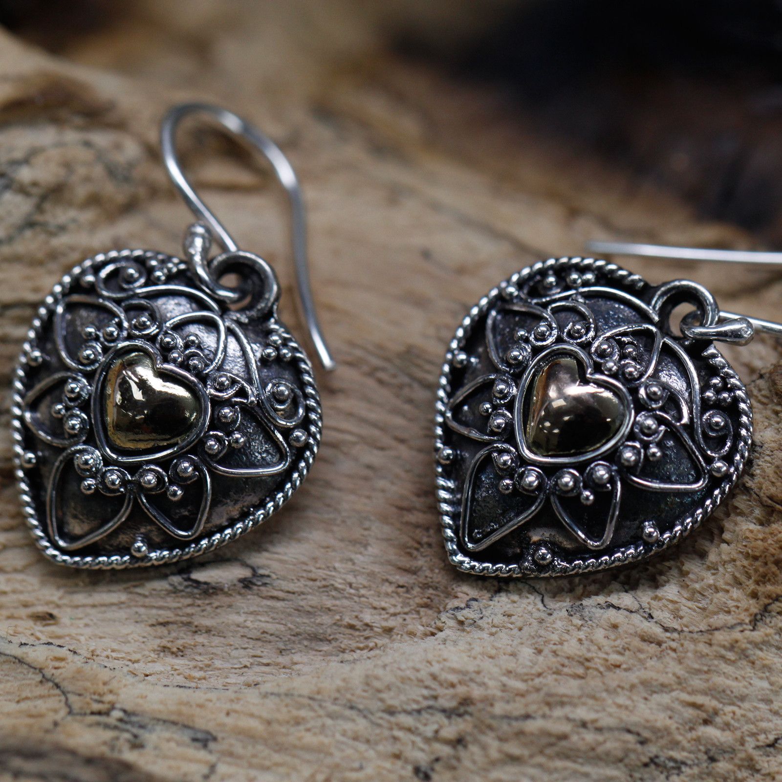 bG9jYWw6Ly9tZWRpYS9ISy9KQy82MFIzMEMxRzZNVEtKQ0hLLzY1NTA3ZTNlLmpwZWc.jpg Silver & Gold Earring - Mandala Hearts - Image 3