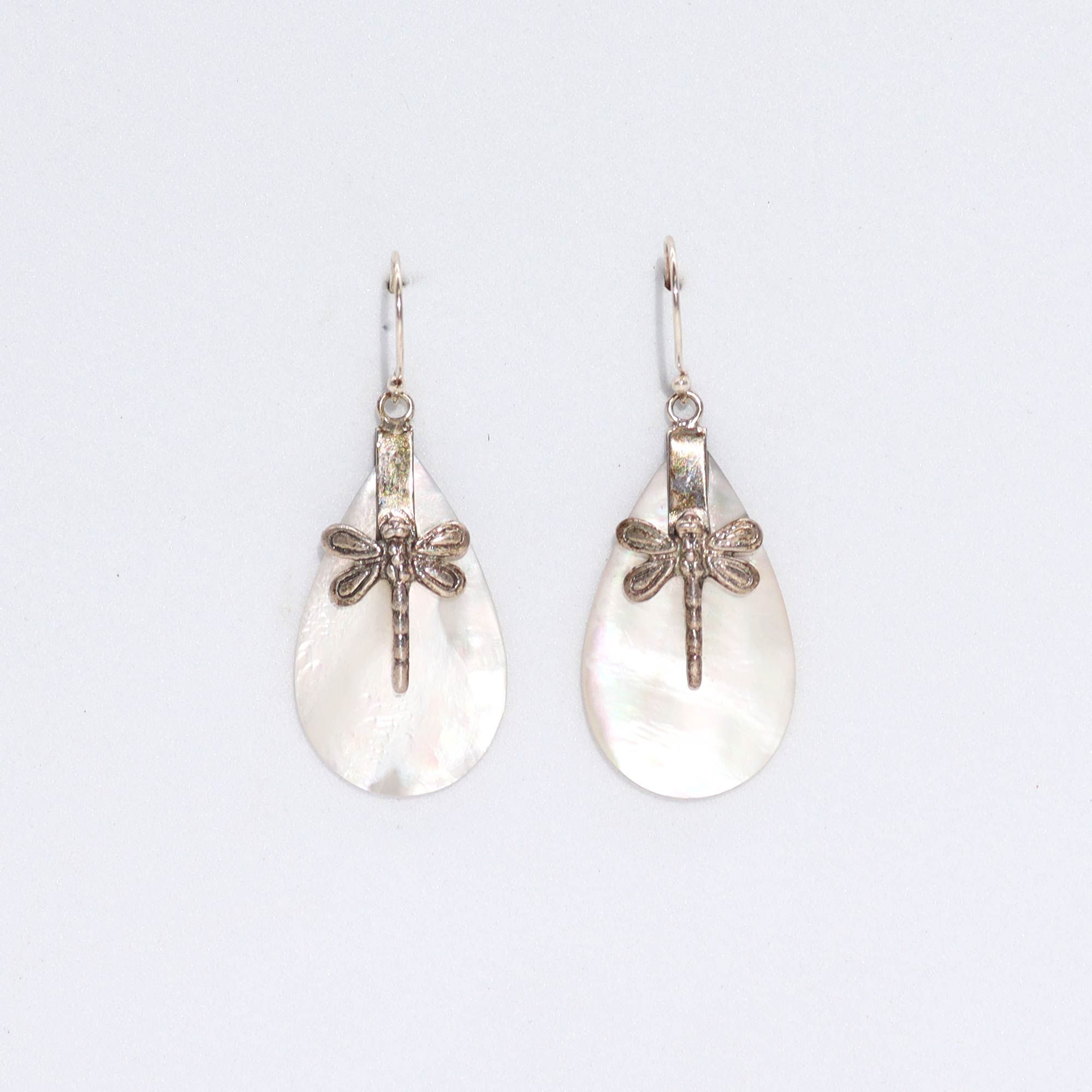 bG9jYWw6Ly9tZWRpYS9ITS80Qy82MFIzMEMxSDc0UzM0Q0hNLzY2ZjJlZWQ0LmpwZWc.jpg Shell & Silver Earrings - Dragonflies - MOP - Image 6