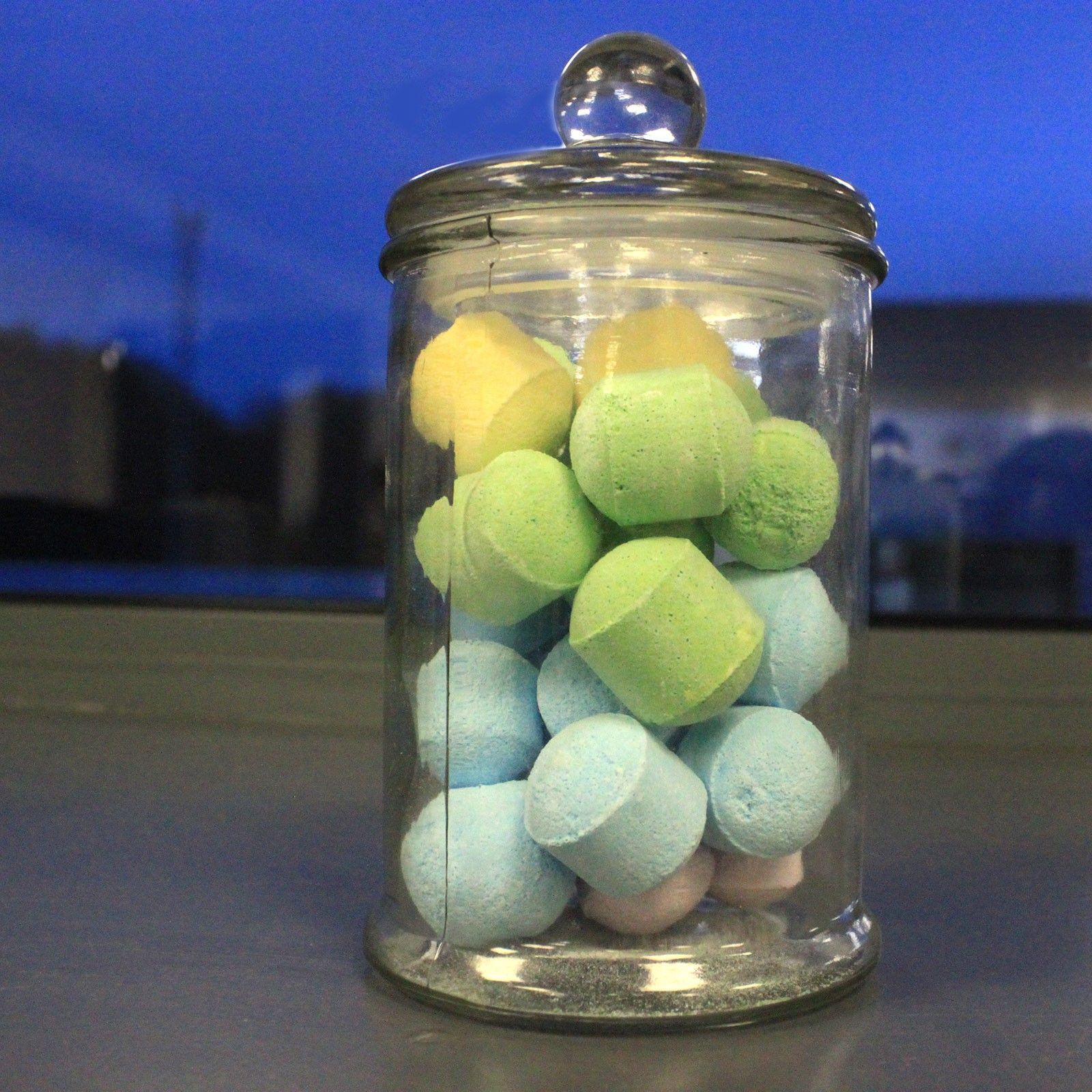 bG9jYWw6Ly9tZWRpYS9ITS80RC82MFIzMEMxRzZHU0s0REhNL2YxMGQzZjU5LmpwZWc.jpg Candy Jars - Large Classic Clear - Image 2