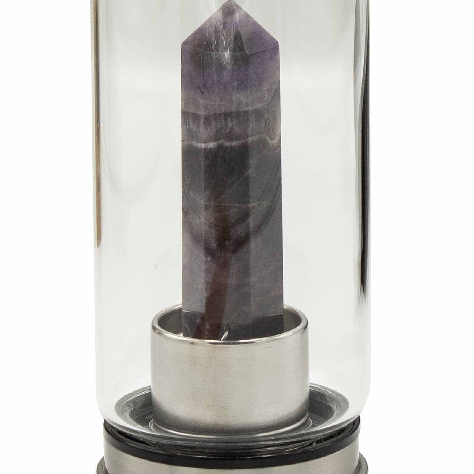 bG9jYWw6Ly9tZWRpYS9ITS84Qy82MFIzMEMxRzZSVjM4Q0hNLzNhMWJhZWNhLmpwZWc.jpg Crystal Infused Glass Water Bottle - Relaxing Amethyst - Obelisk - Image 2