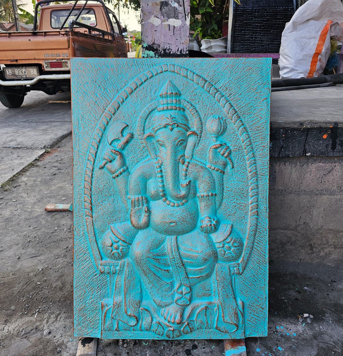 bG9jYWw6Ly9tZWRpYS9ITi80RC82MFIzMEMxRzZXVEs0REhOLzlkNDMyMTdlLmpwZWc.jpg Large Ganpati Iron Frame Turquoise Relief - 0.7x1m