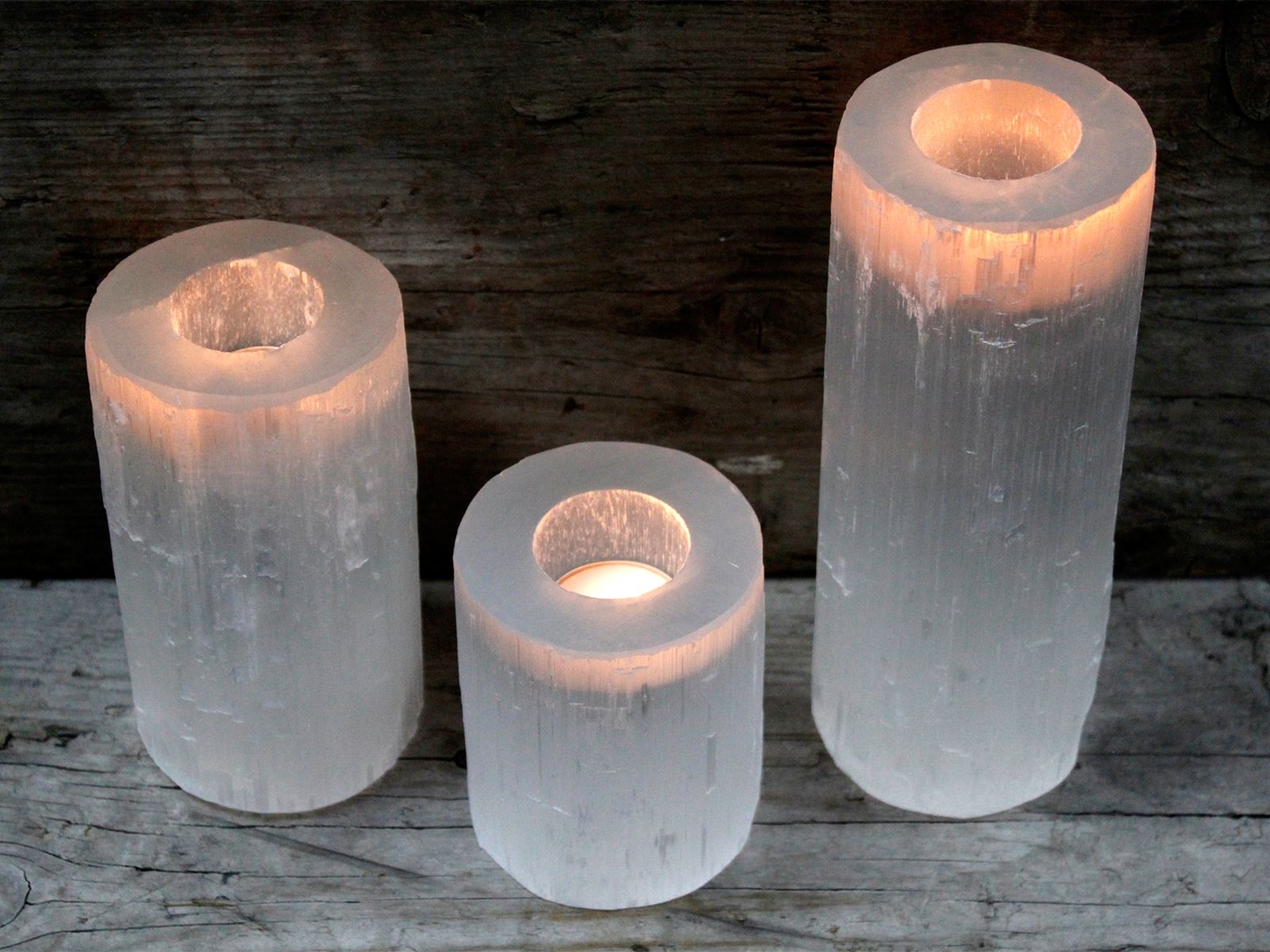 bG9jYWw6Ly9tZWRpYS9ITi84RC82MFIzMEMxRzZNVks4REhOLzQ5ZDdiNDQ5LmpwZWc-1.jpg Selenite Cylinder Candle Holder - 20 cm - Image 3