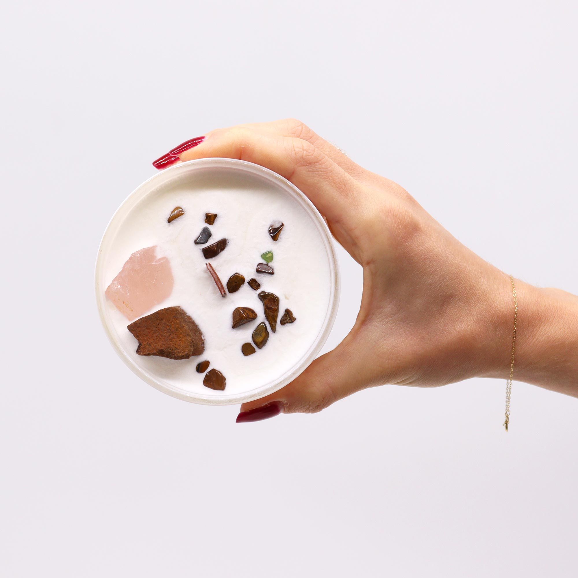 bG9jYWw6Ly9tZWRpYS9IUC8yQy82MFIzMEMxRzZXUjMyQ0hQLzFlYzU4NzJhLmpwZWc.jpg Chakra Crystal Candles - Sacred Chakra - Image 4