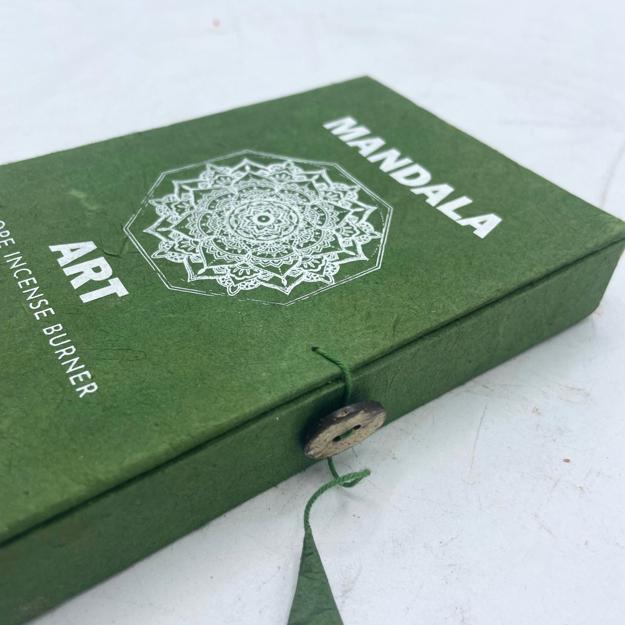 bG9jYWw6Ly9tZWRpYS9IUS8wQy82MFIzMEMxRzZXUkswQ0hRLzZmYmQzOWFmLmpwZWc.jpg Rope Incense and Silver Plated Holder Set - Mandala Flower - Image 6