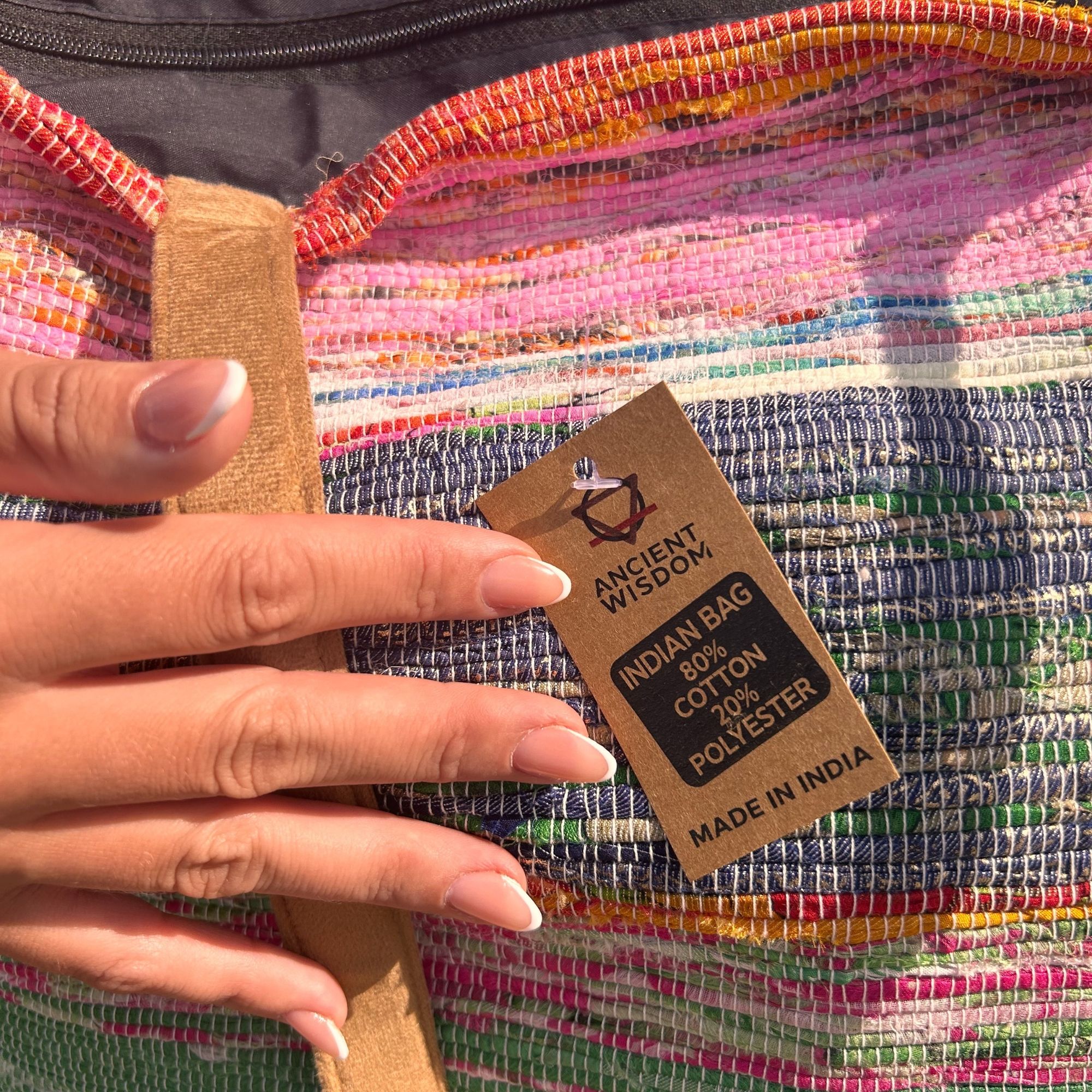 bG9jYWw6Ly9tZWRpYS9TRy9FQy82MFIzMEMxRzZXVDNFQ1NHLzQ2NmIyZmE2LmpwZWc.jpg Recycled Big Rug Bag - Shades of Dusk - Image 3