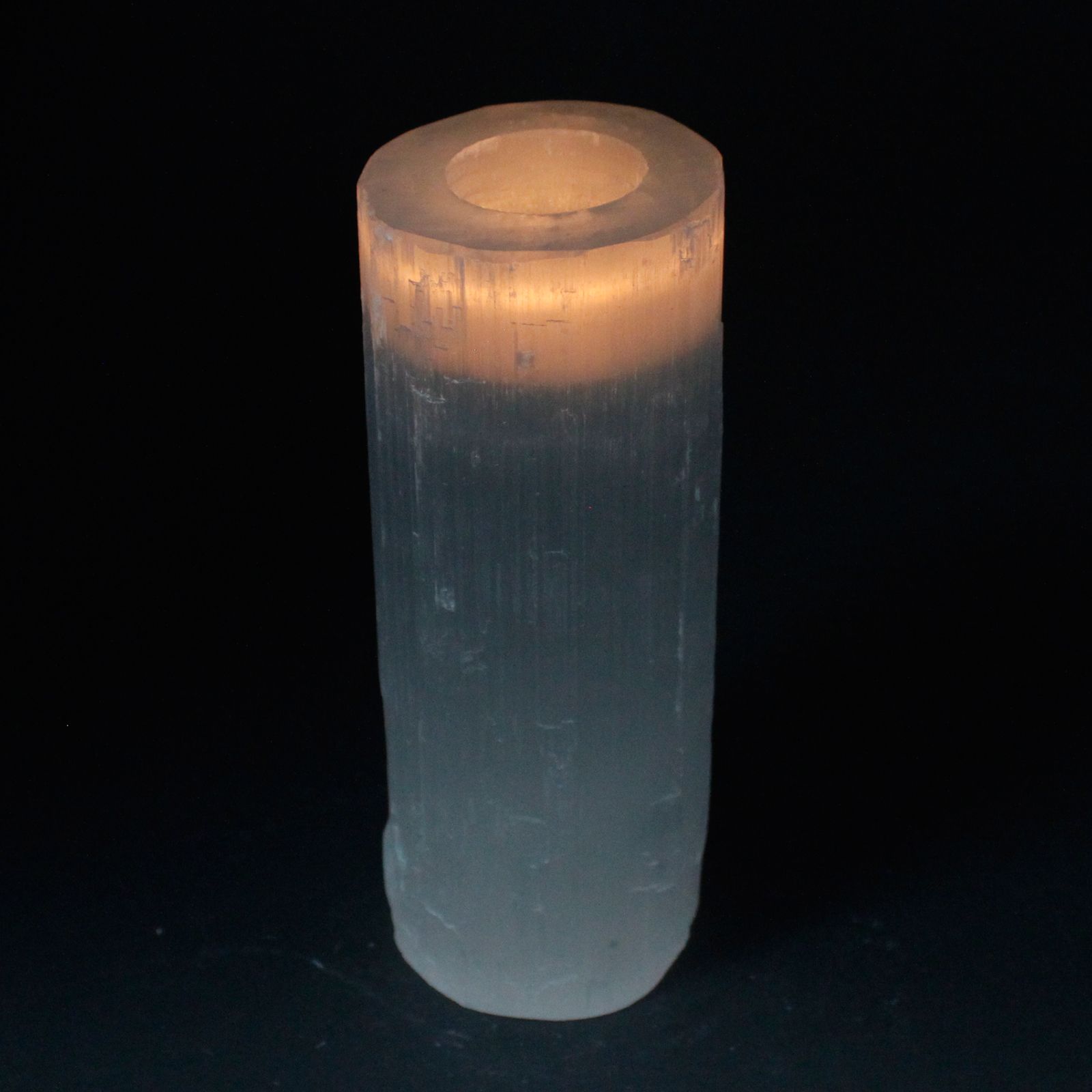 bG9jYWw6Ly9tZWRpYS9TSC84RC82MFIzMEMxRzZNVks4RFNILzFkOWU0MWUzLmpwZWc.jpg Selenite Cylinder Candle Holder - 20 cm - Image 2