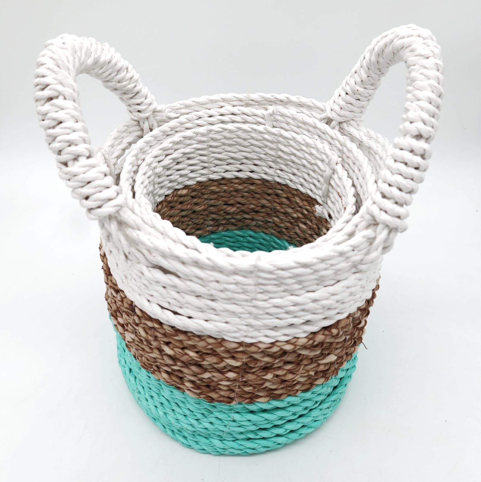 bG9jYWw6Ly9tZWRpYS9TSC8wRC82MFIzMEMxRzZSVDMwRFNILzIyZDk5MTNkLmpwZWc-1.jpg Seagrass Basket Set - Green / Natural / White - Image 3