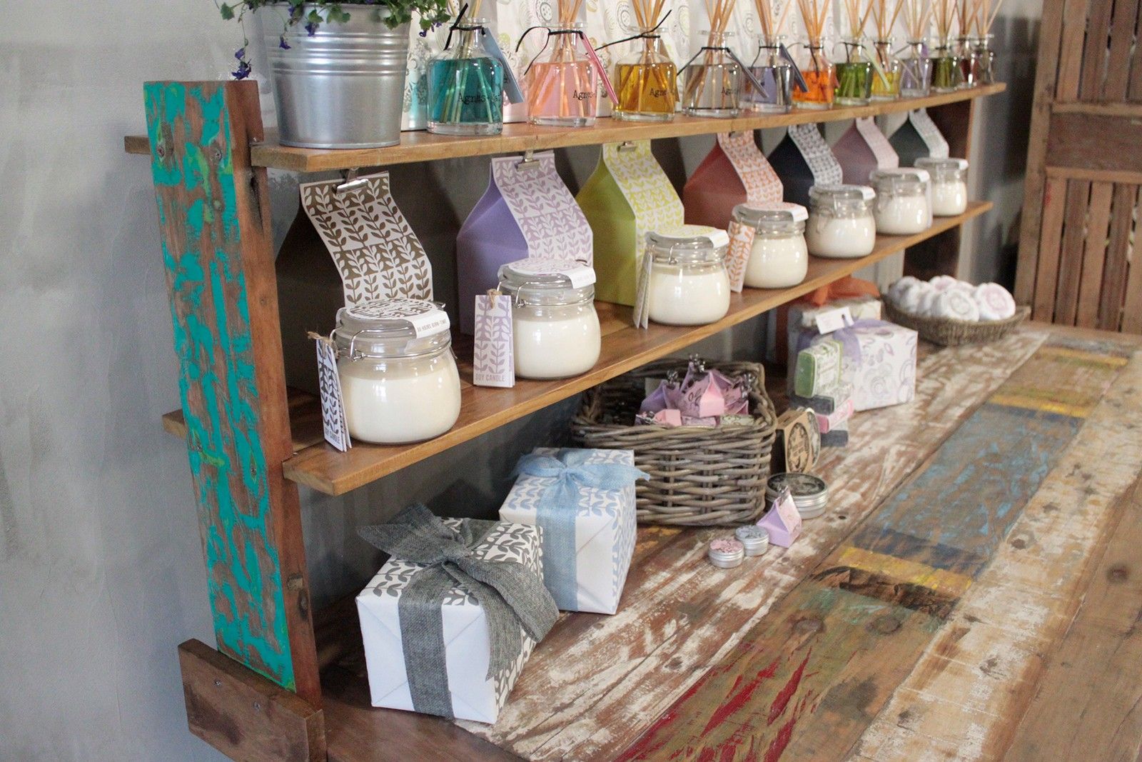 bG9jYWw6Ly9tZWRpYS9TSi8wRC82MFIzMEMxRzZNUzMwRFNKL2Y1NjNlM2EzLmpwZWc-1.jpg A&C 1.8m Standard Table with top shelf - Image 4