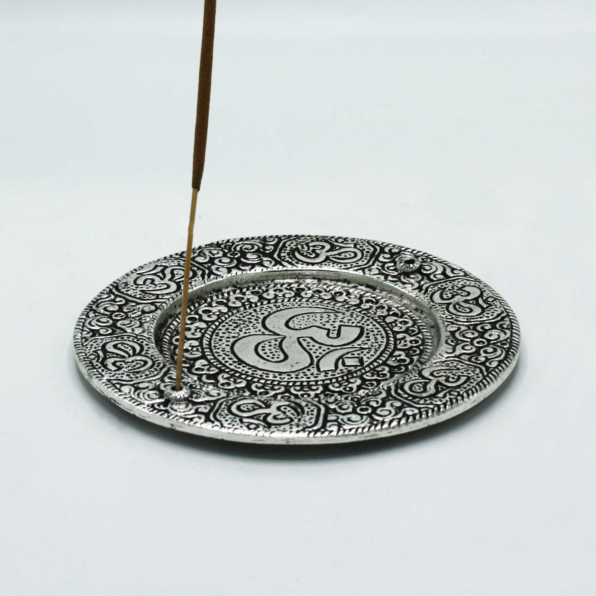 bG9jYWw6Ly9tZWRpYS9TTi80Qy82MFIzMEMxRzZXUzM0Q1NOLzc5ZTNkMTk4LmpwZWc.jpg Polished Aluminium Om Round Incense Holder 11cm - Image 2