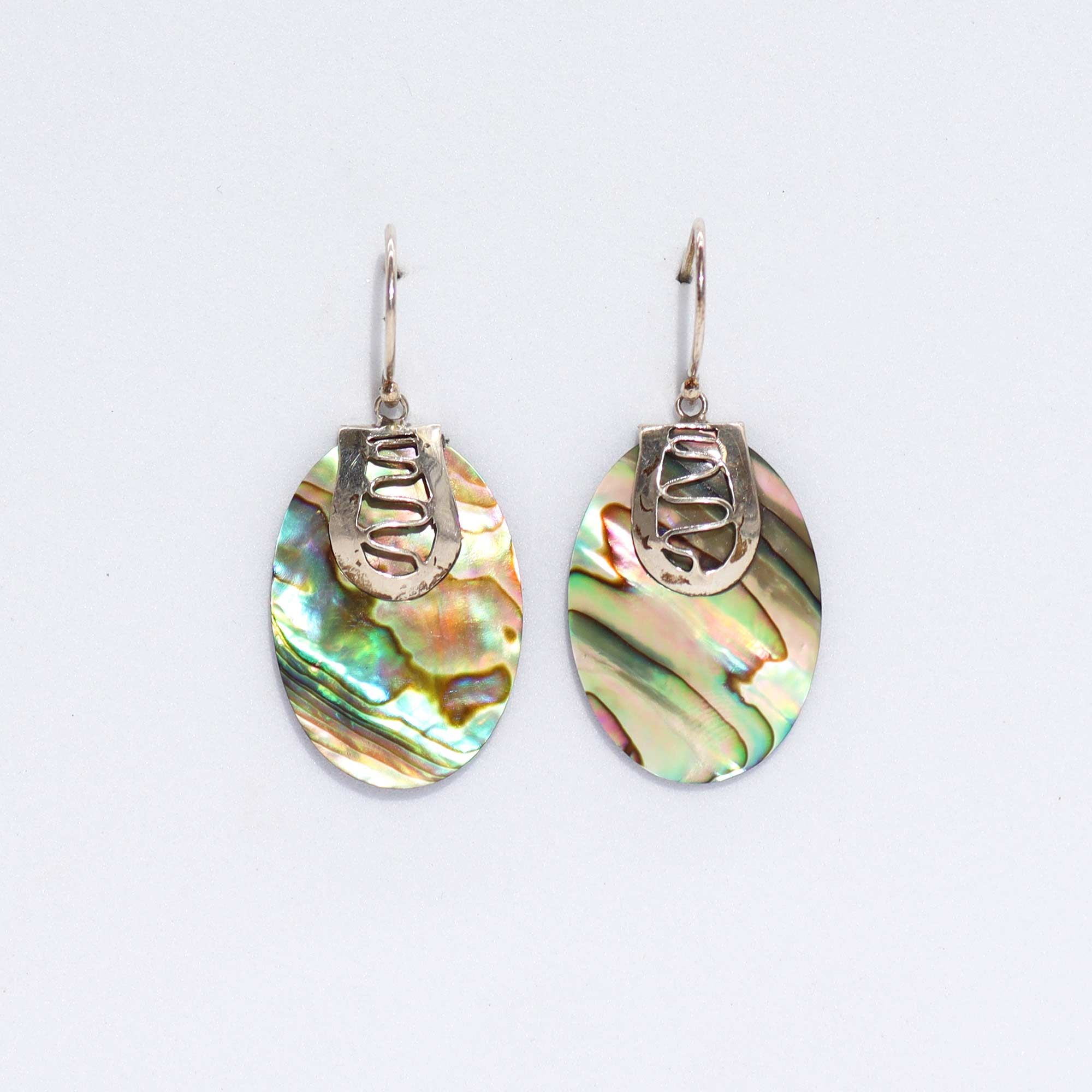 bG9jYWw6Ly9tZWRpYS9TTi9BQy82MFIzMEMxSDc0UzNBQ1NOL2E0YmE2NjE5LmpwZWc.jpg Shell & Silver Earrings - Abalone - Image 4