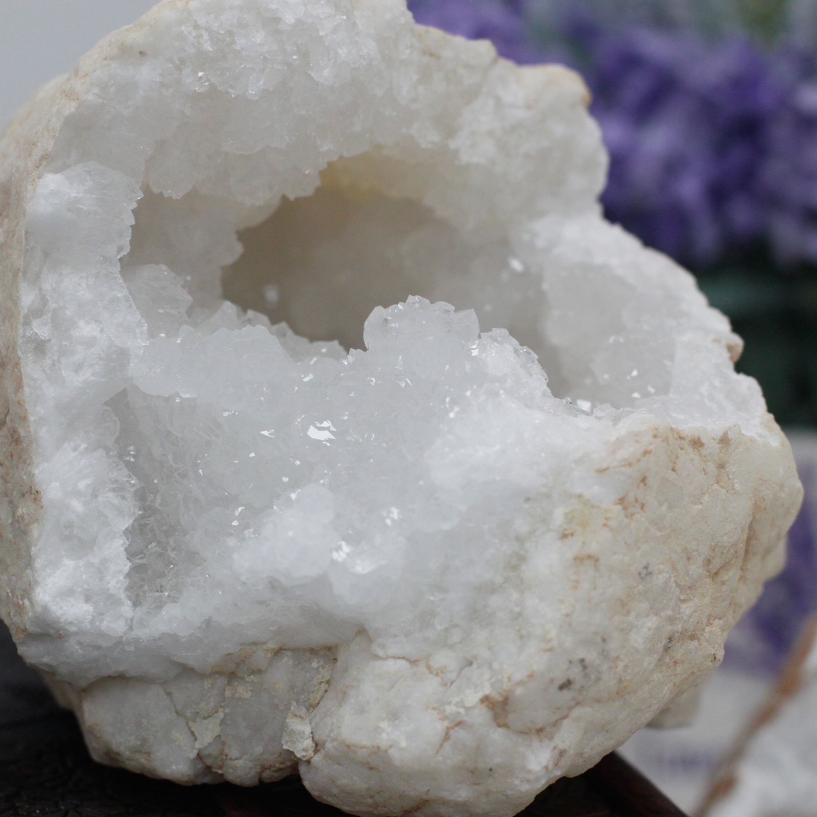 bG9jYWw6Ly9tZWRpYS9TUC9BQy82MFIzMEMxRzZNVktBQ1NQLzZlNzM2ZjVlLmpwZWc.jpg Calsite Geodes - 15-18 cm - Image 3