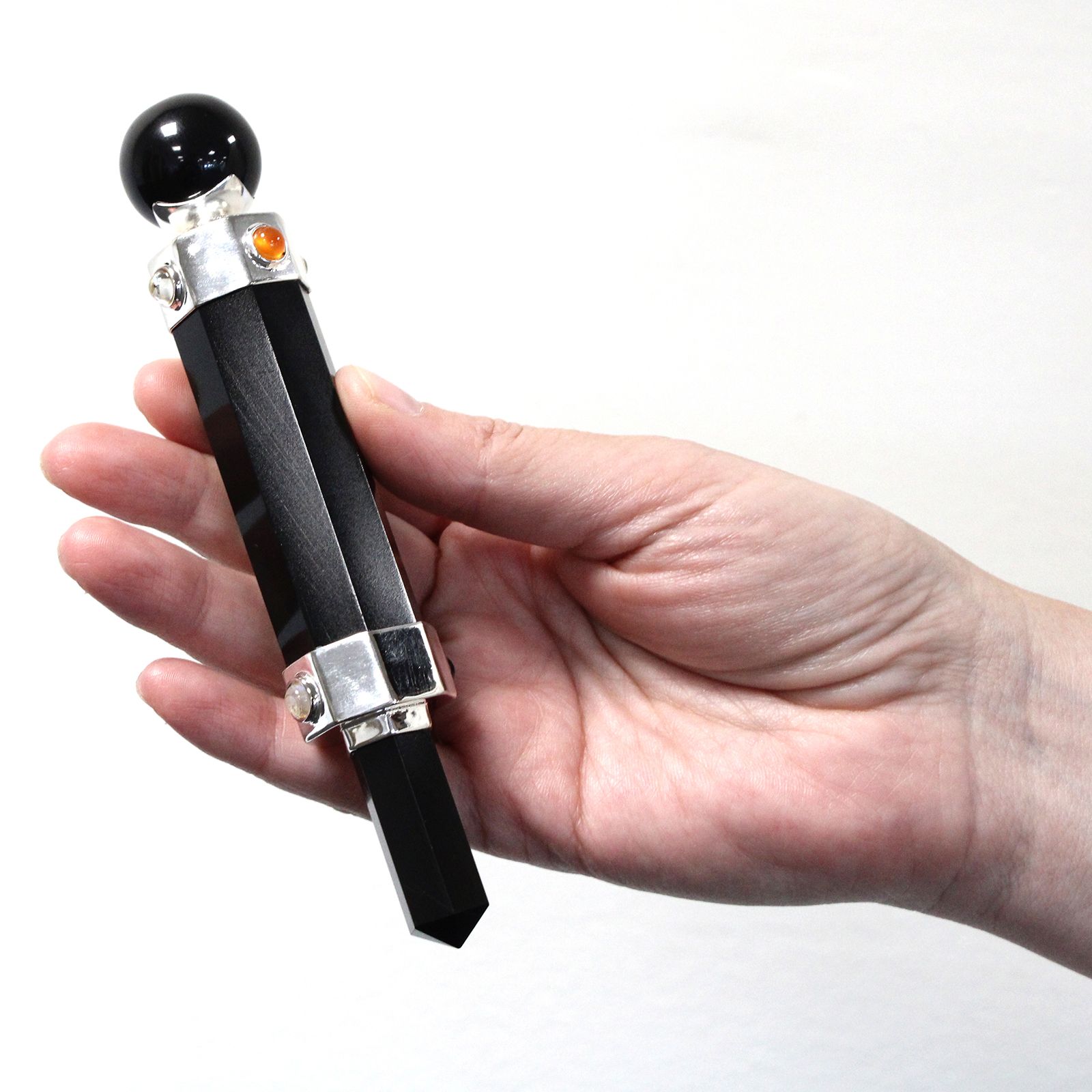 bG9jYWw6Ly9tZWRpYS9TUC9HRC82MFIzMEMxRzZSUktHRFNQLzZkMThlYTNiLmpwZWc.jpg Hexagonal Crystal Healing Wand - 12cm - Black Agate - Image 2