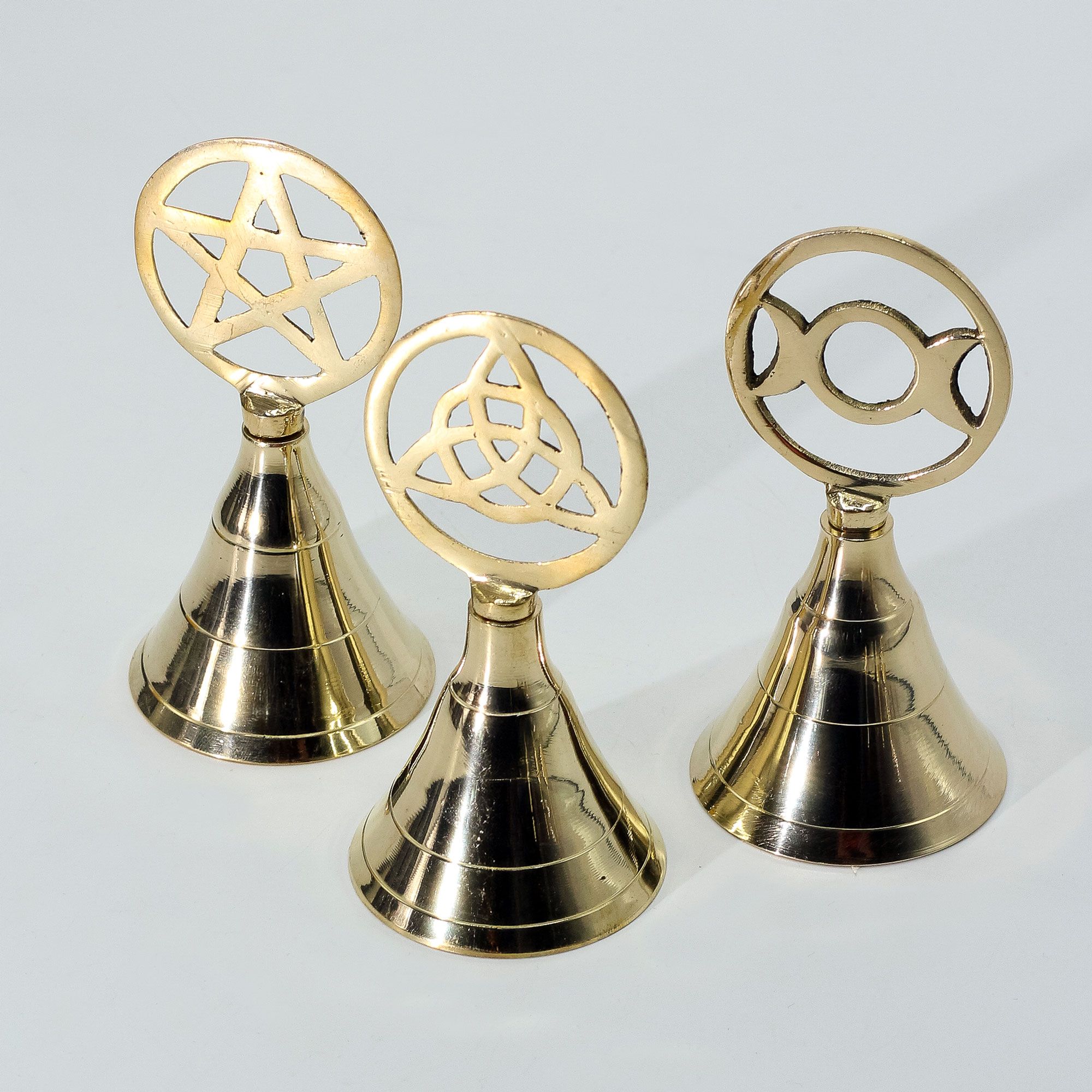 bG9jYWw6Ly9tZWRpYS9TUS84RC82MFIzMEMxSDc0V0s4RFNRL2NmMmRjMTNjLmpwZWc-1.jpg Altar Brass Bell - Pentagram - Image 2