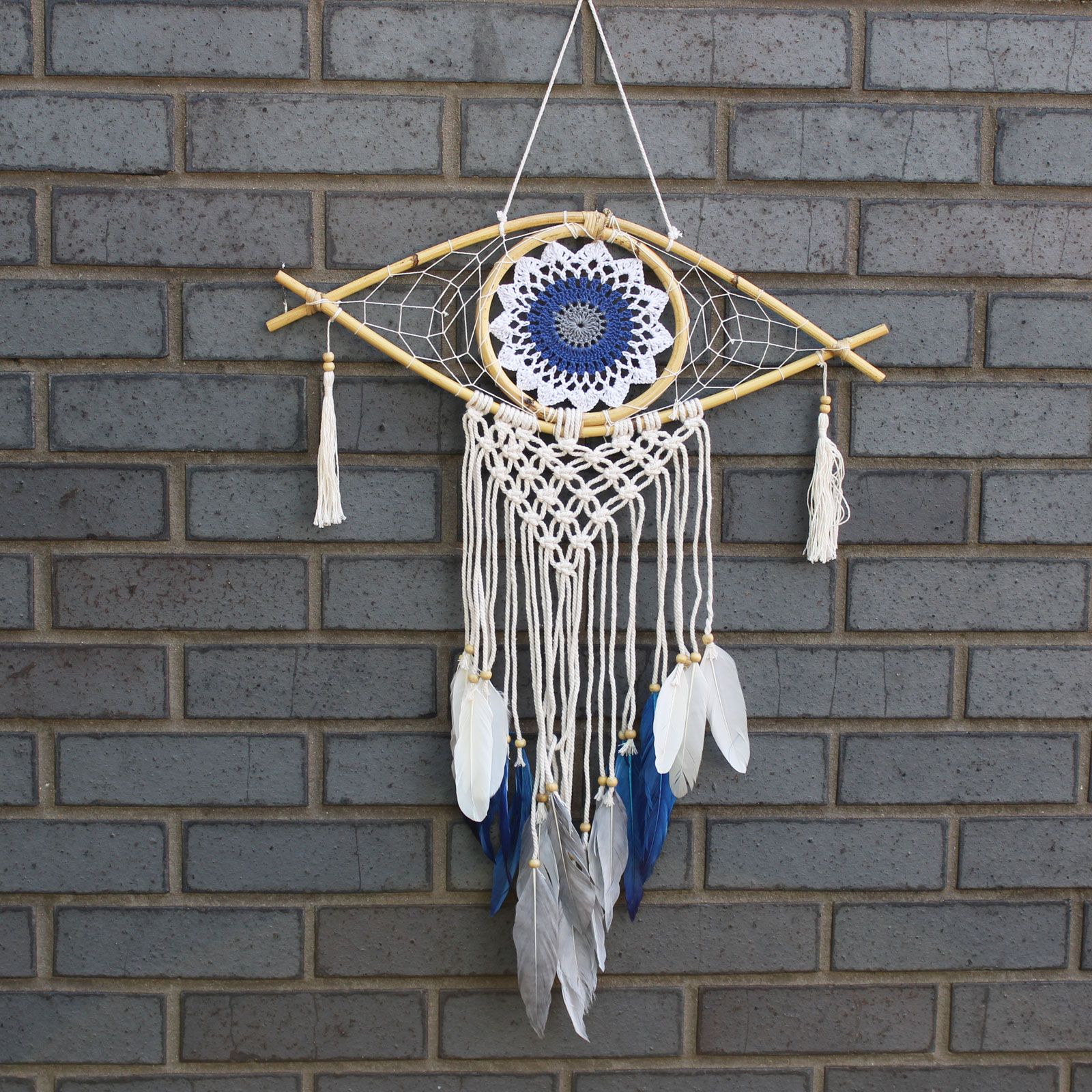 bG9jYWw6Ly9tZWRpYS9TUy9HQy82MFIzMEMxRzZNV0tHQ1NTL2E5Mzc0YmQzLmpwZWc-1.jpg Protection Dream Catcher - Med Macrame Evil Eye White/ Blue/Grey - Image 2